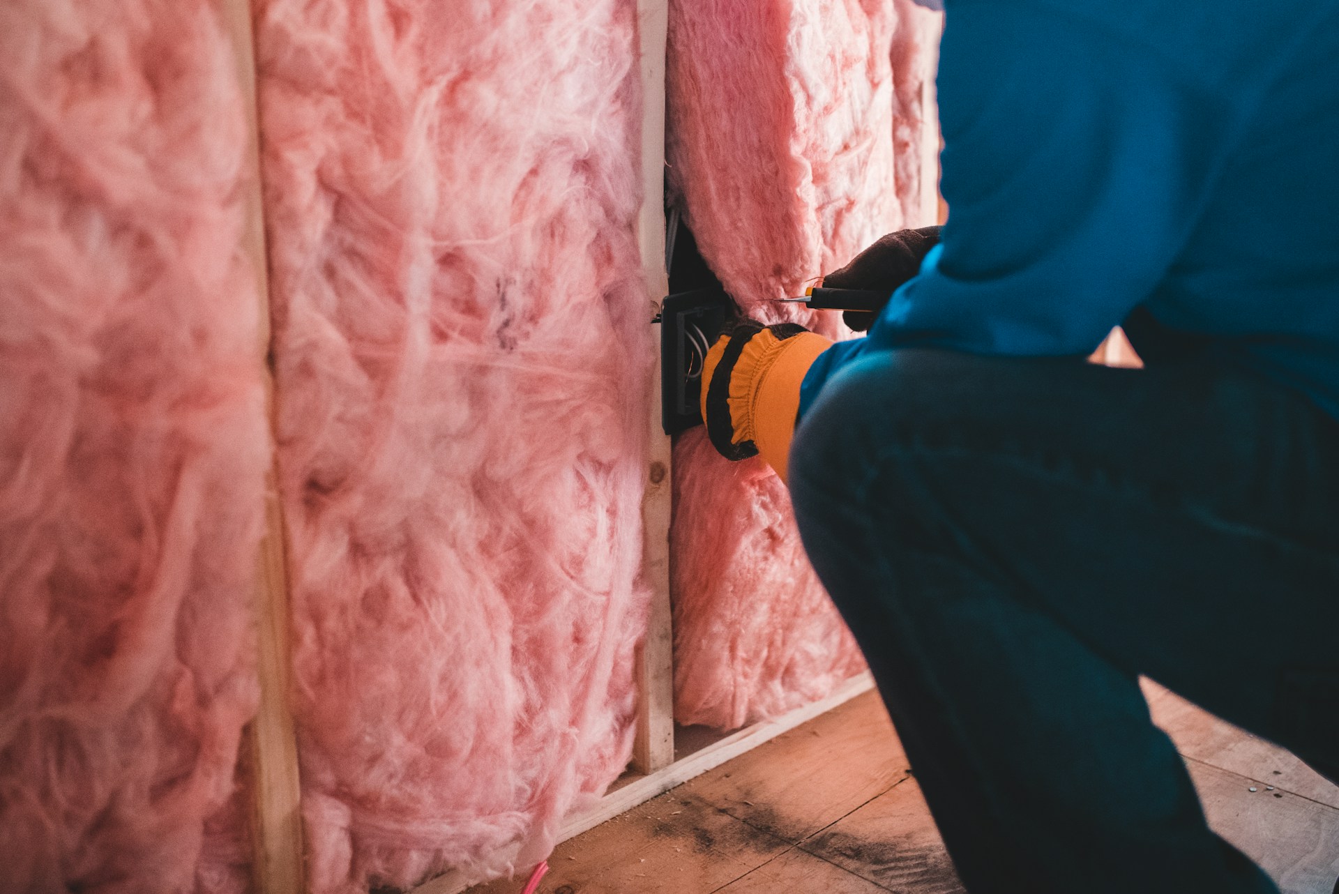 Unskilled Construction Workers Needed for Floor Insulation